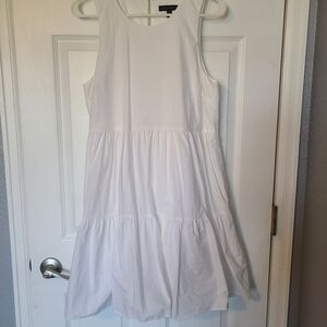 Elegant White Sleeveless Dress
